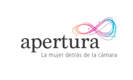 Apertura; la mujer detrás de la cámara